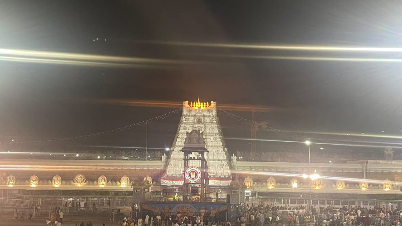 తిరుమల శ్రీవారి దర్శనానికి 12 గంటల సమయం